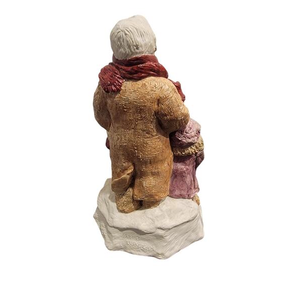 United Design Legend of Santa Claus Christmas Carolers Sculpture #336 "Read" - Picture 2 of 13